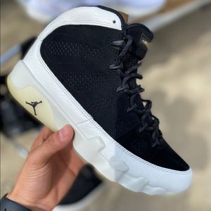 Air Jordan 9 city flight
